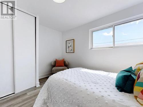 18 - 1666 Queen Street E, Toronto (Woodbine Corridor), ON - Indoor Photo Showing Bedroom