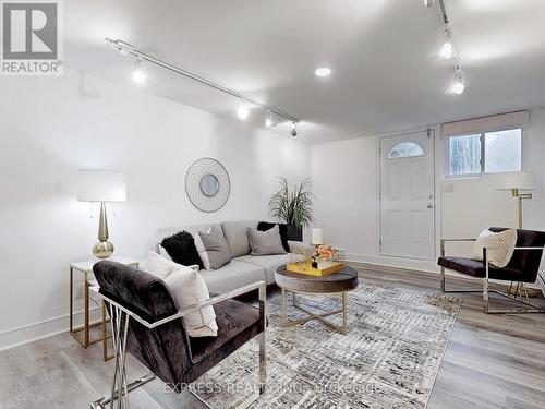 18 - 1666 Queen Street E, Toronto (Woodbine Corridor), ON - Indoor Photo Showing Living Room