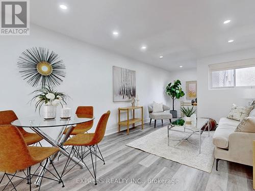 18 - 1666 Queen Street E, Toronto (Woodbine Corridor), ON - Indoor Photo Showing Living Room