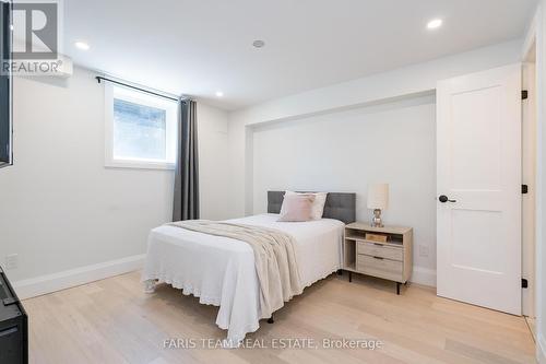 19 Cameron Street, Springwater (Centre Vespra), ON - Indoor Photo Showing Bedroom