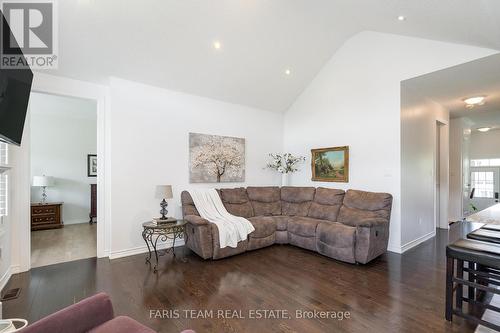 19 Cameron Street, Springwater (Centre Vespra), ON - Indoor Photo Showing Living Room