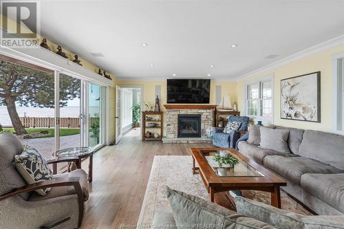 1171 Heritage Road, Kingsville, ON - Indoor Photo Showing Living Room With Fireplace