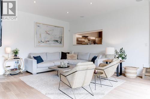 3362 Guildwood Drive, Burlington (Roseland), ON - Indoor Photo Showing Living Room