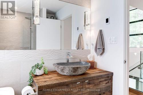 3362 Guildwood Drive, Burlington (Roseland), ON - Indoor Photo Showing Bathroom