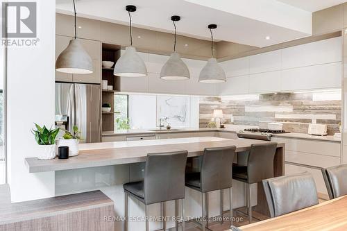 3362 Guildwood Drive, Burlington (Roseland), ON - Indoor Photo Showing Kitchen With Upgraded Kitchen