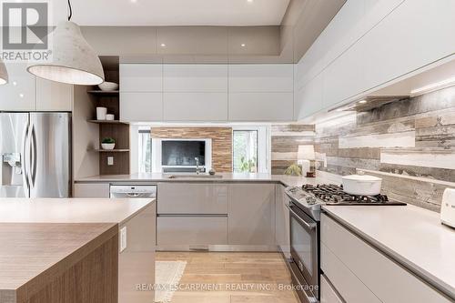 3362 Guildwood Drive, Burlington (Roseland), ON - Indoor Photo Showing Kitchen With Upgraded Kitchen