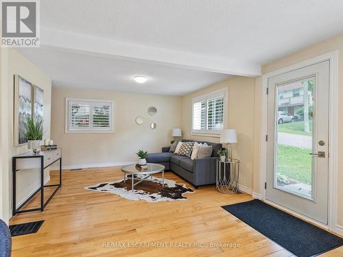 149 Park Lane, Haldimand, ON - Indoor Photo Showing Living Room