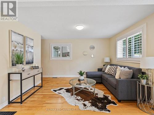 149 Park Lane, Haldimand, ON - Indoor Photo Showing Living Room