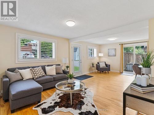 149 Park Lane, Haldimand, ON - Indoor Photo Showing Living Room