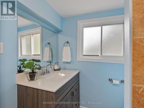 149 Park Lane, Haldimand, ON - Indoor Photo Showing Bathroom