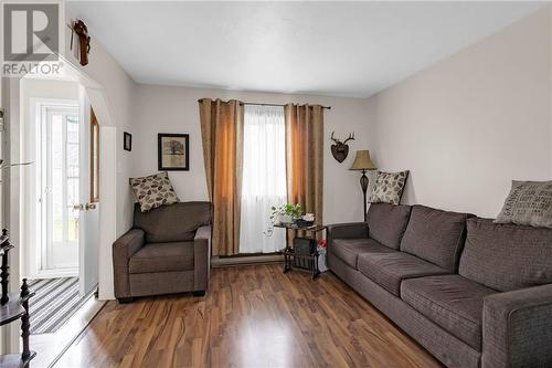 62 Pine Street, Cornwall, ON - Indoor Photo Showing Living Room