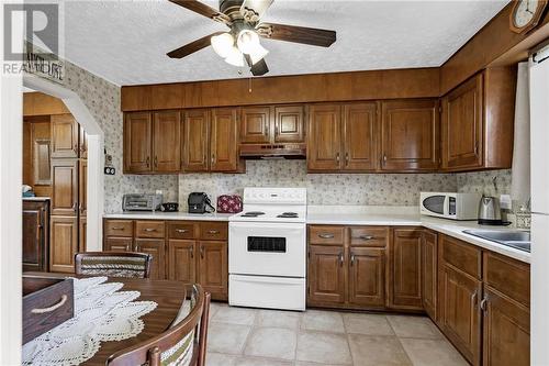 62 Pine Street, Cornwall, ON - Indoor Photo Showing Kitchen With Double Sink