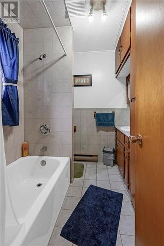 62 Pine Street, Cornwall, ON - Indoor Photo Showing Bathroom