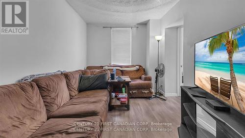 387 Horton Street E, London, ON - Indoor Photo Showing Living Room