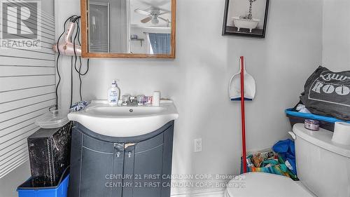 387 Horton Street E, London, ON - Indoor Photo Showing Bathroom