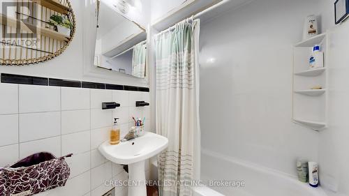 5 Cliff Street, Toronto (Rockcliffe-Smythe), ON - Indoor Photo Showing Bathroom