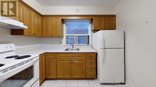 5 Cliff Street, Toronto (Rockcliffe-Smythe), ON - Indoor Photo Showing Kitchen