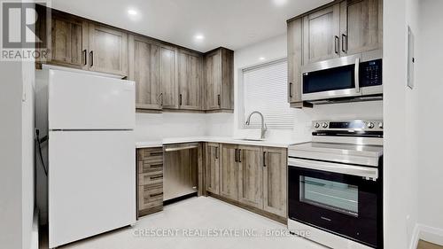 5 Cliff Street, Toronto (Rockcliffe-Smythe), ON - Indoor Photo Showing Kitchen