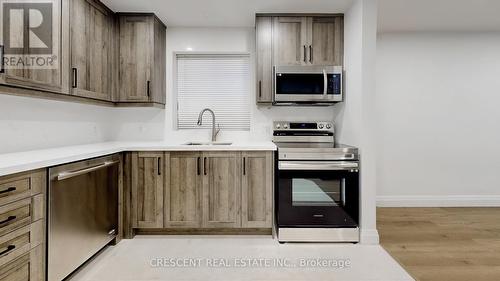 5 Cliff Street, Toronto (Rockcliffe-Smythe), ON - Indoor Photo Showing Kitchen