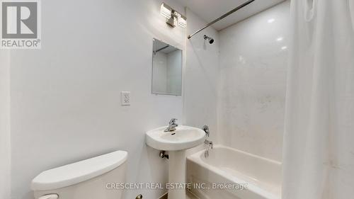 5 Cliff Street, Toronto (Rockcliffe-Smythe), ON - Indoor Photo Showing Bathroom