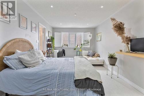 Upper - 128 Breton Avenue, Mississauga, ON - Indoor Photo Showing Bedroom