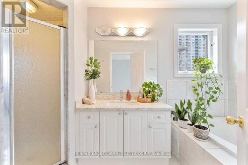 Upper - 128 Breton Avenue, Mississauga, ON - Indoor Photo Showing Bathroom