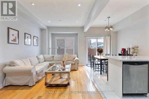 Upper - 128 Breton Avenue, Mississauga, ON - Indoor Photo Showing Living Room