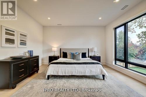 2556 Glengarry Road, Mississauga (Erindale), ON - Indoor Photo Showing Bedroom