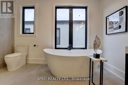 2556 Glengarry Road, Mississauga (Erindale), ON - Indoor Photo Showing Bathroom