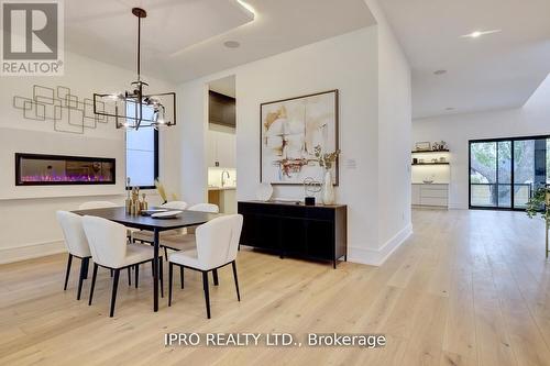 2556 Glengarry Road, Mississauga (Erindale), ON - Indoor Photo Showing Dining Room