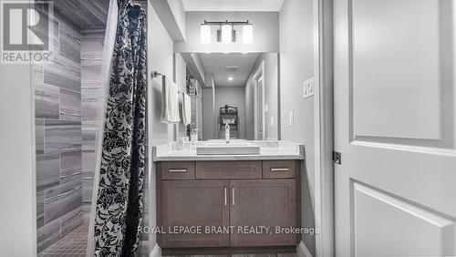 5 Edgar Place, Brant, ON - Indoor Photo Showing Bathroom