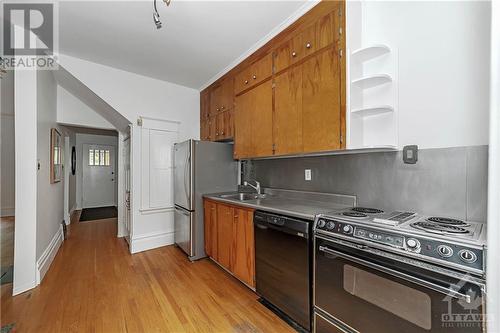 18 Carlyle Avenue, Ottawa, ON - Indoor Photo Showing Kitchen With Double Sink