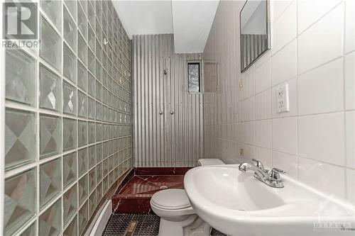 18 Carlyle Avenue, Ottawa, ON - Indoor Photo Showing Bathroom