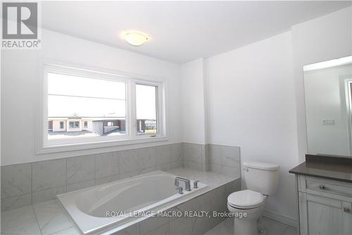 18 Broddy Avenue, Brantford, ON - Indoor Photo Showing Bathroom