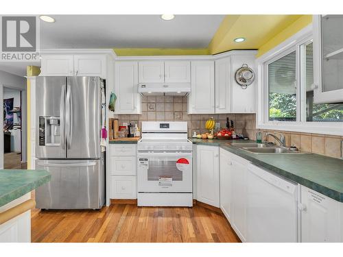 4302 Hazell Road, Kelowna, BC - Indoor Photo Showing Kitchen With Double Sink