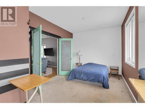 4302 Hazell Road, Kelowna, BC - Indoor Photo Showing Bedroom