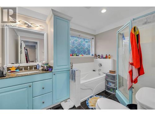 4302 Hazell Road, Kelowna, BC - Indoor Photo Showing Bathroom