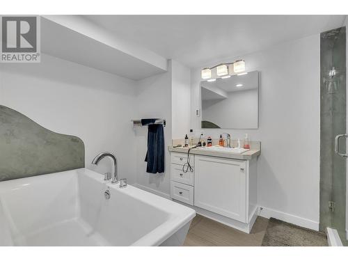 4302 Hazell Road, Kelowna, BC - Indoor Photo Showing Bathroom