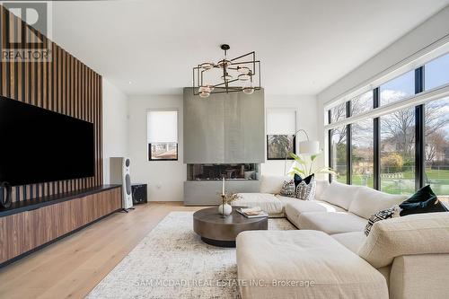 45 Savona Drive, Toronto (Alderwood), ON - Indoor Photo Showing Living Room