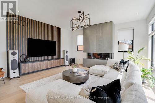 45 Savona Drive, Toronto (Alderwood), ON - Indoor Photo Showing Living Room