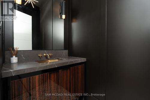 45 Savona Drive, Toronto (Alderwood), ON - Indoor Photo Showing Bathroom