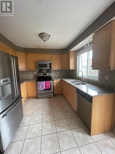 70 Buick Boulevard, Brampton (Fletcher'S Meadow), ON - Indoor Photo Showing Kitchen With Double Sink