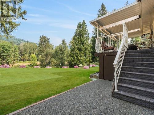 1731 Barrett  Drive, Fruitvale, BC - Outdoor With Deck Patio Veranda