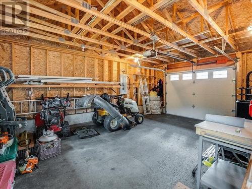 1731 Barrett  Drive, Fruitvale, BC - Indoor Photo Showing Garage