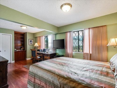 1731 Barrett Drive, Fruitvale, BC - Indoor Photo Showing Bedroom