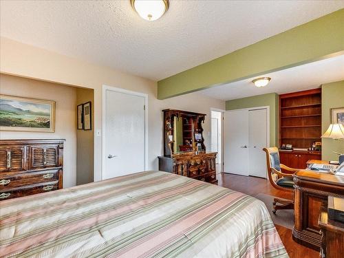 1731 Barrett Drive, Fruitvale, BC - Indoor Photo Showing Bedroom