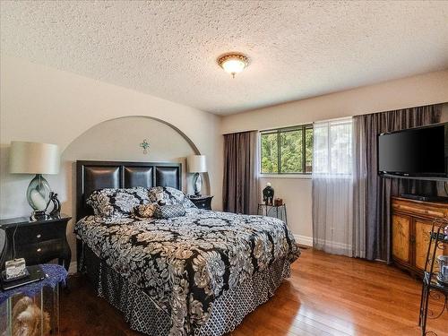 1731 Barrett Drive, Fruitvale, BC - Indoor Photo Showing Bedroom