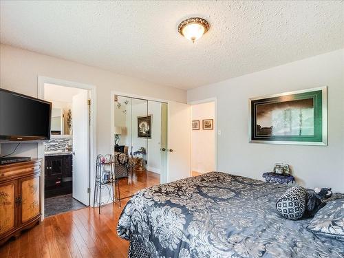 1731 Barrett Drive, Fruitvale, BC - Indoor Photo Showing Bedroom