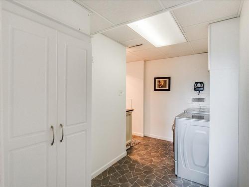 1731 Barrett Drive, Fruitvale, BC - Indoor Photo Showing Laundry Room