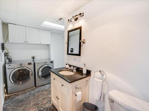 1731 Barrett Drive, Fruitvale, BC - Indoor Photo Showing Laundry Room